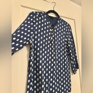 Blue and White Polka Dot 3/4 Sleeve Shirt, Size Medium (M)